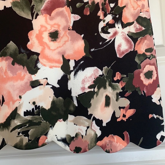 Floral Printed Shift Dress - Picture 5 of 13